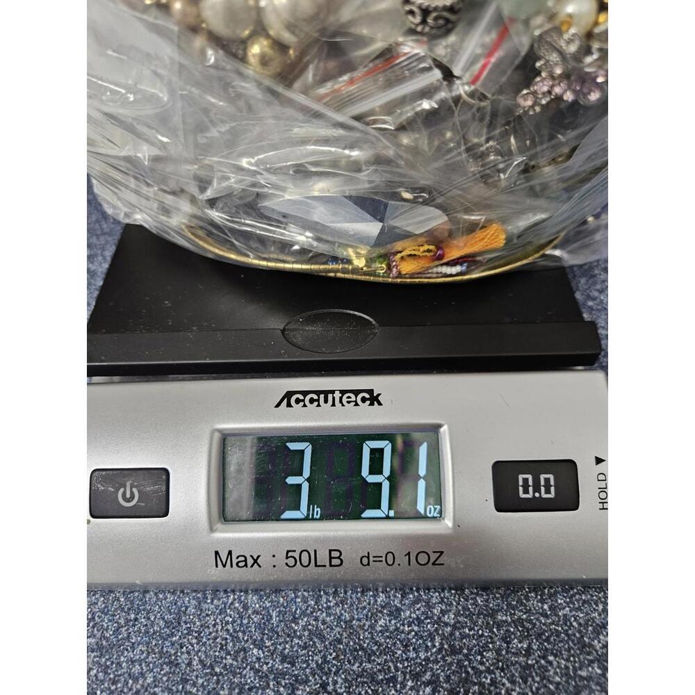 3.5 Lbs. Beads/Charms/Craft Junk Misc. Jewelry Making Lot Non-Wearable Pounds - Picture 10 of 11